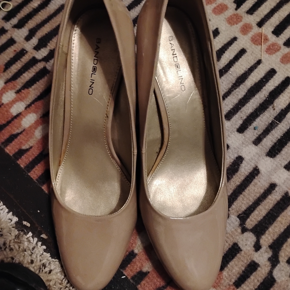 Bandolino Women's Nude Patent Leather Pumps